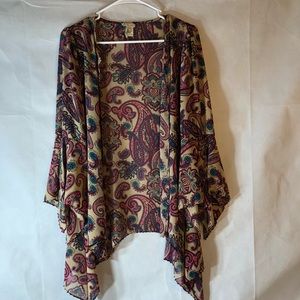Gimmicks By BKE Short Paisley Kimono